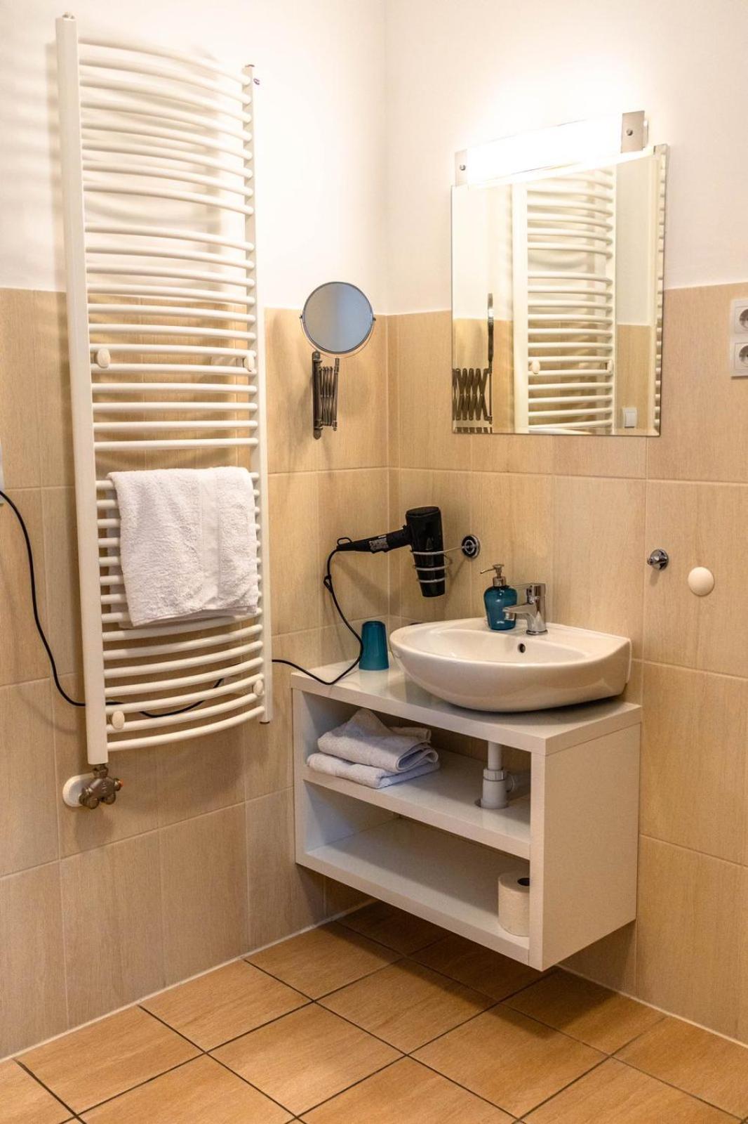 Orchidea Apartman Mosonmagyaróvár 外观 照片